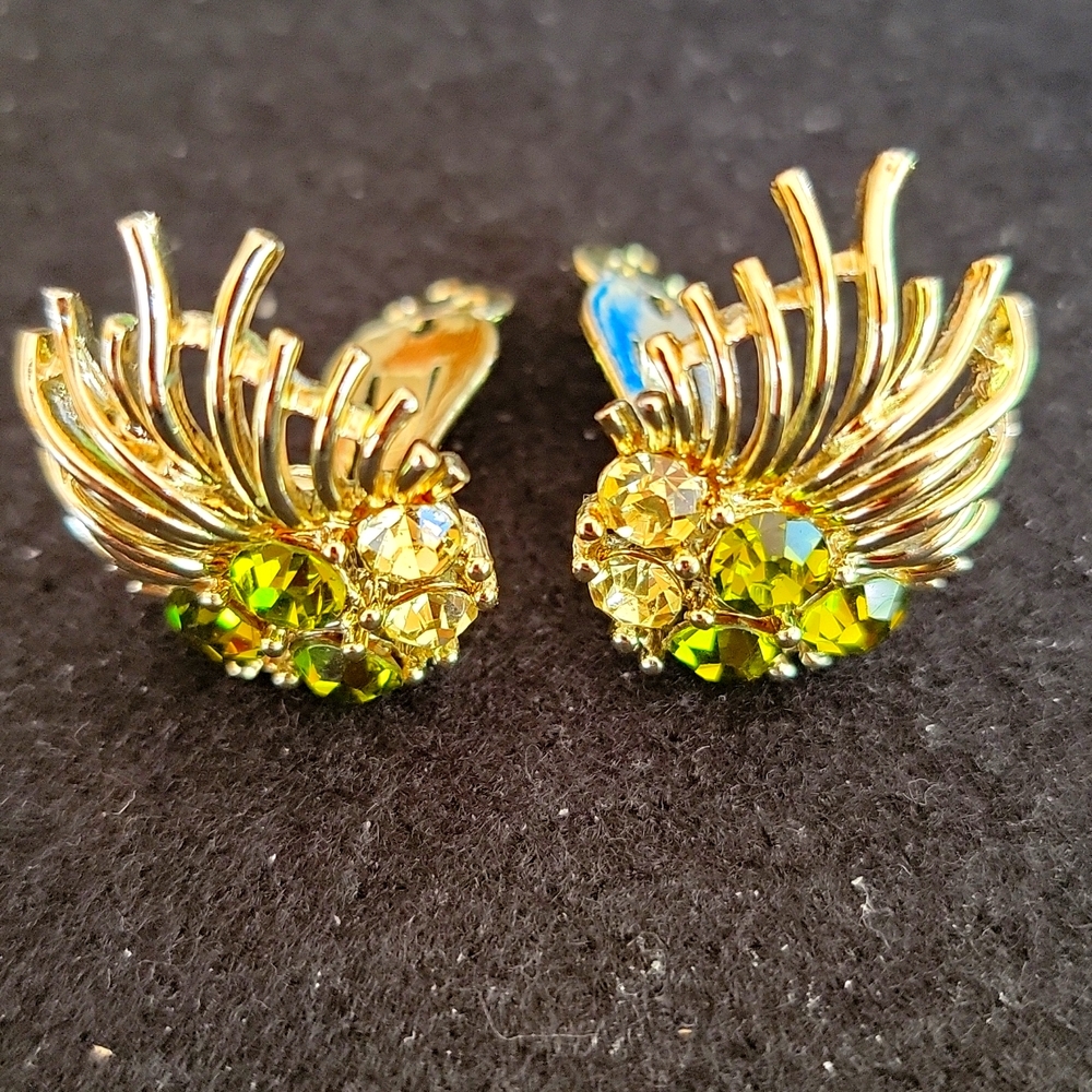 Vintage LISNER Clip Earrings